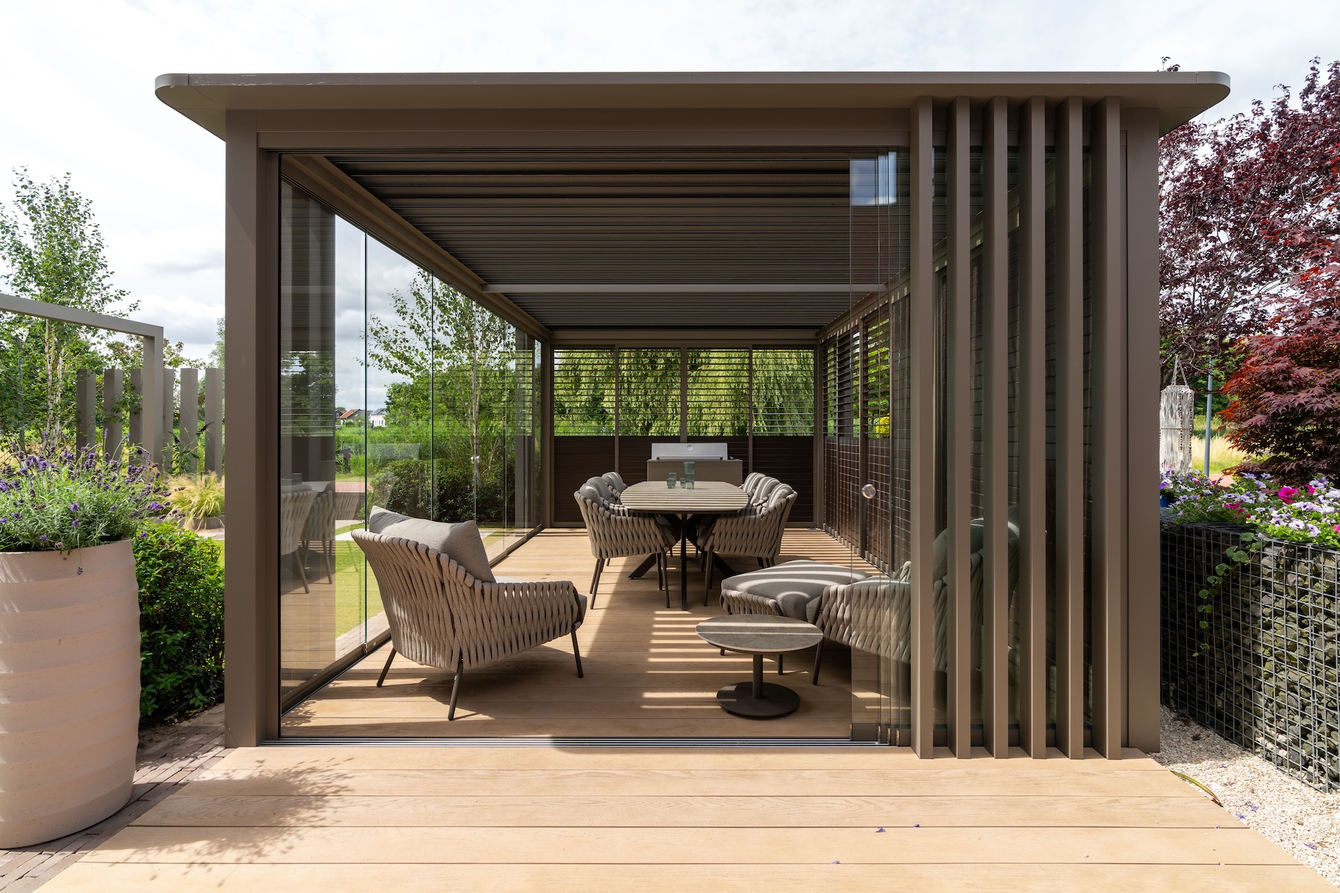 Luxe tuinkamer met lamellendak in Volendam