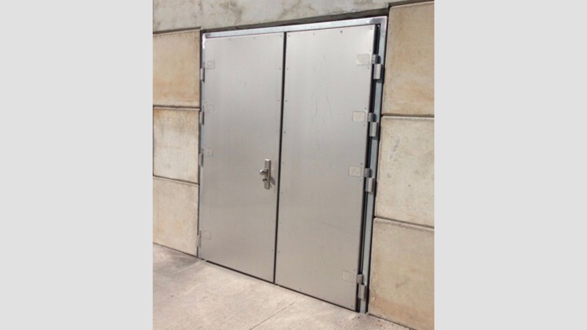 Porte anti effraction deux vantaux Talos, porte sécuritaire pour les infrastructures défenses, centrales nucléaires, bâtiments publics