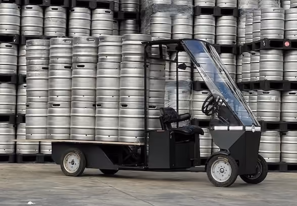 Pick-Up delivering kegs in real operation