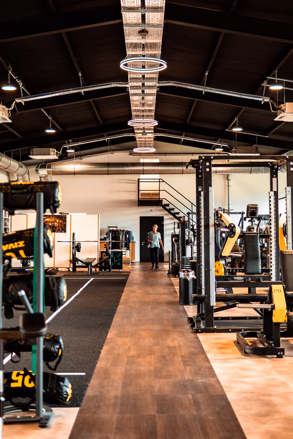 Strongh Gym Halle - Kurse, Krafttraining & HYROX in Temmels