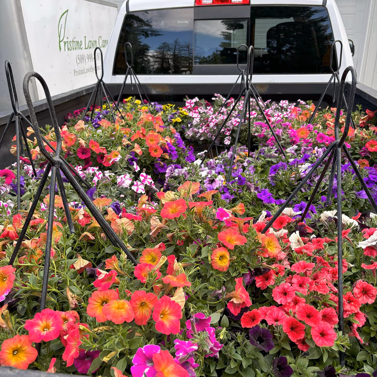 Bed edging and mulch refresh in Spokane Valley