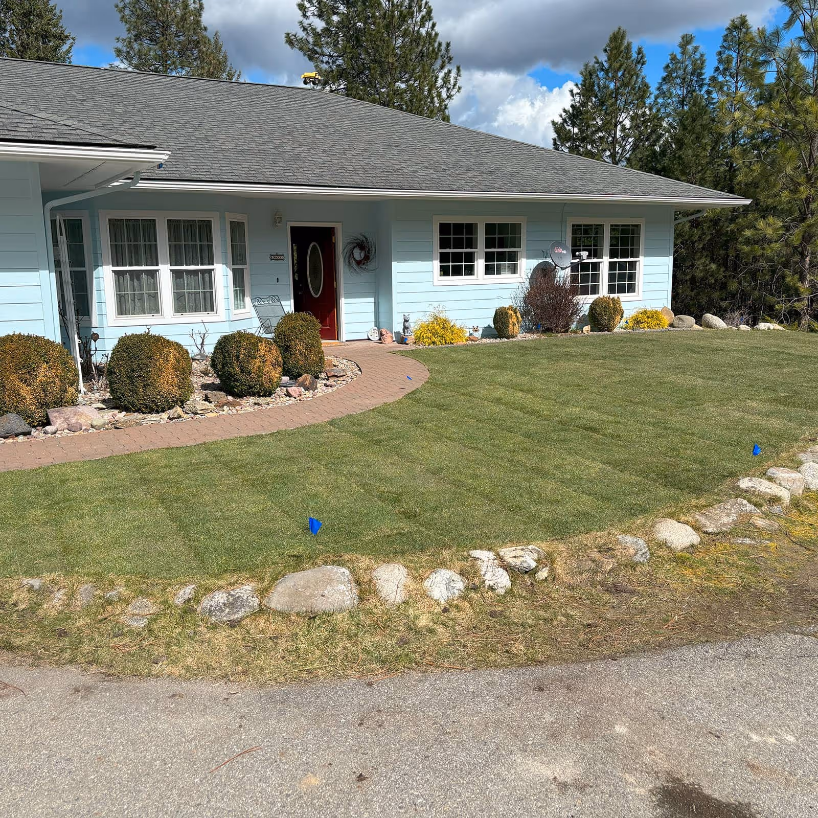 Precise edging along Spokane Valley sidewalk