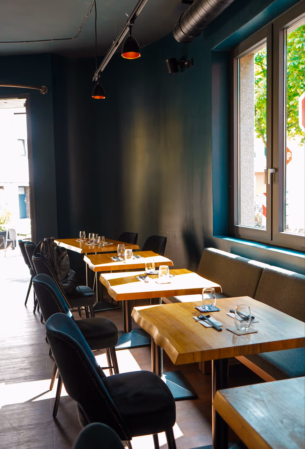 [background image] image of dining experience (for a seafood restaurant)