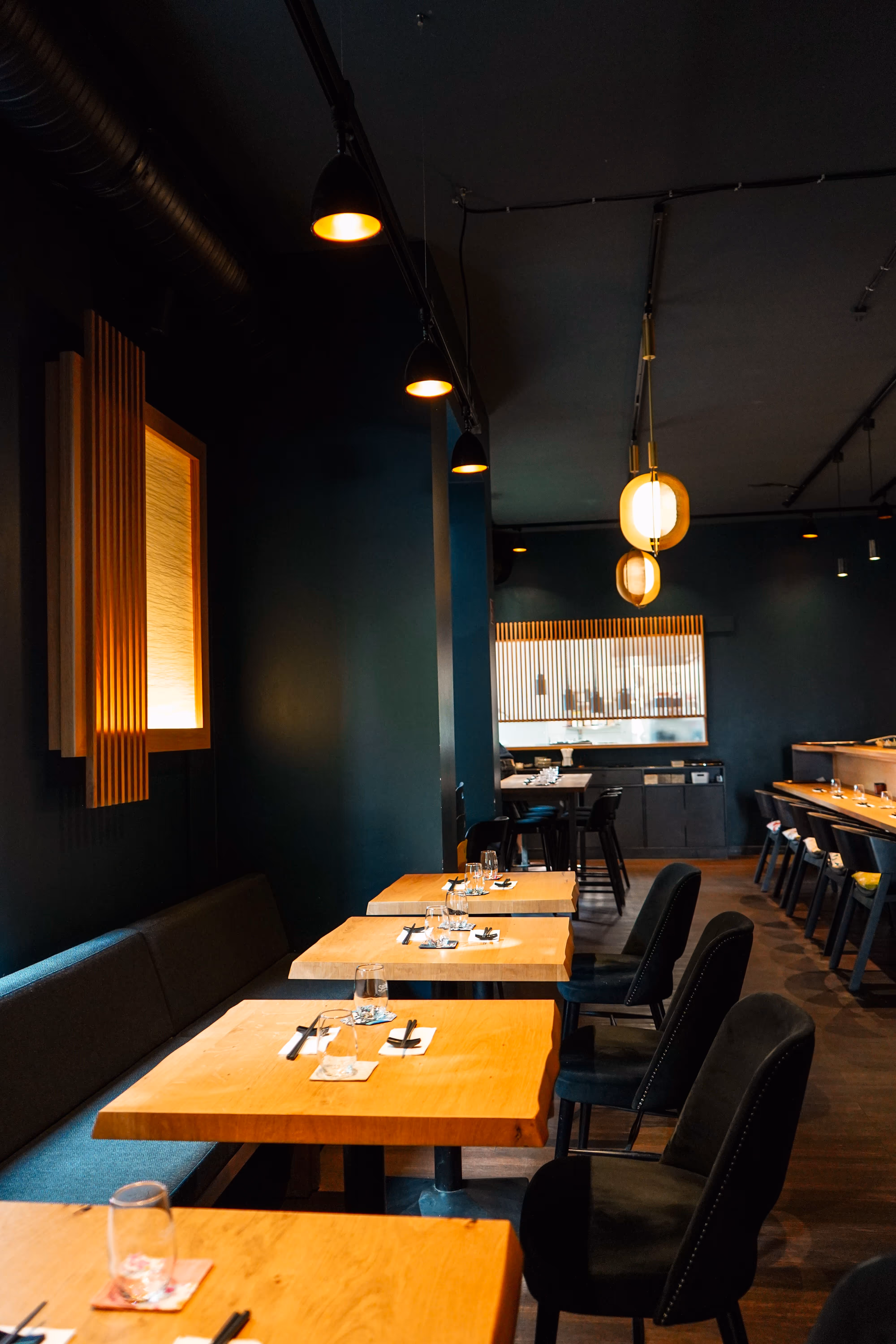 [background image] image of dining experience (for a seafood restaurant)