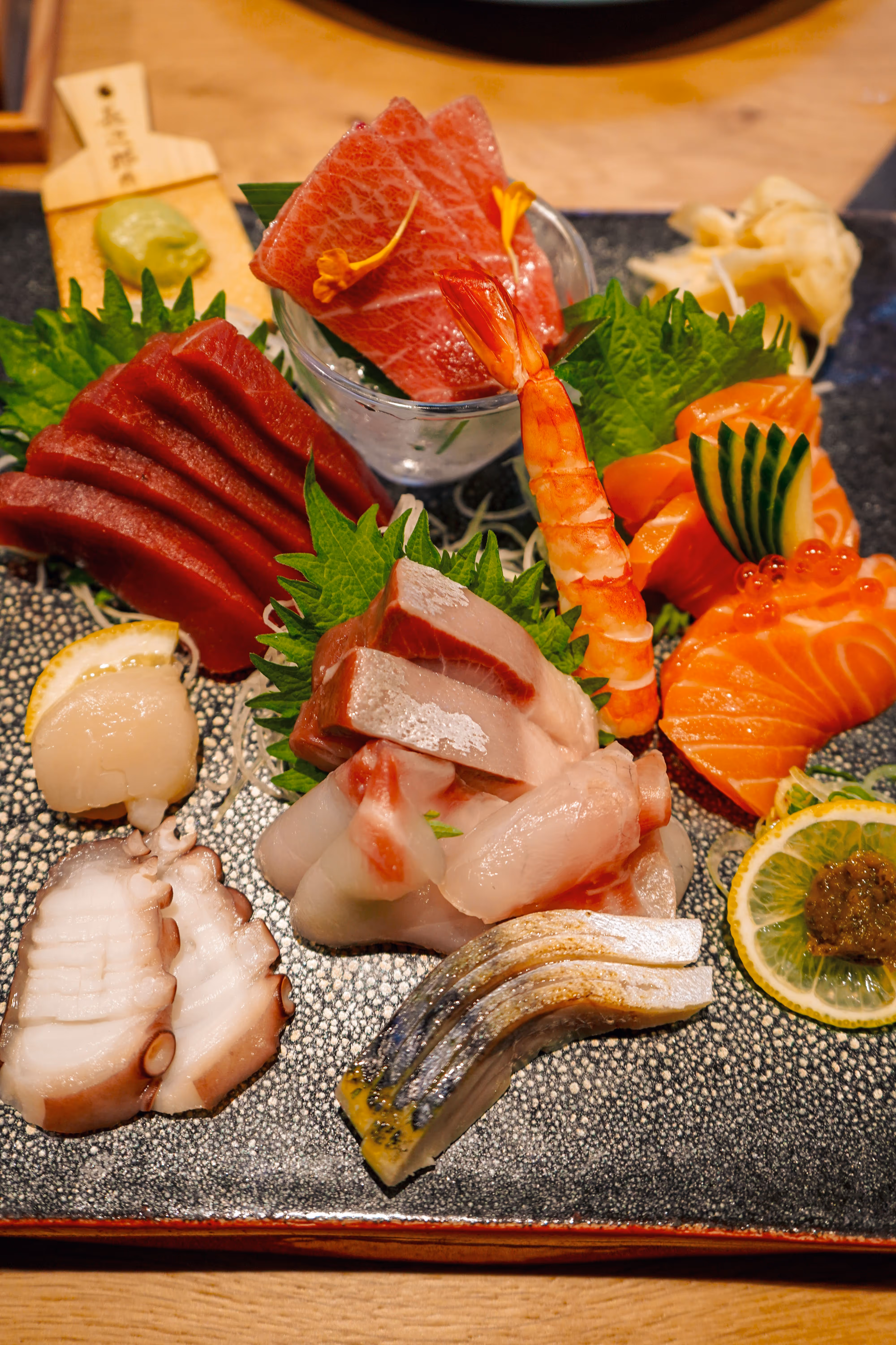 Sashimi Platte mit Garnelen und Fisch im ZEN Restaurant Köln