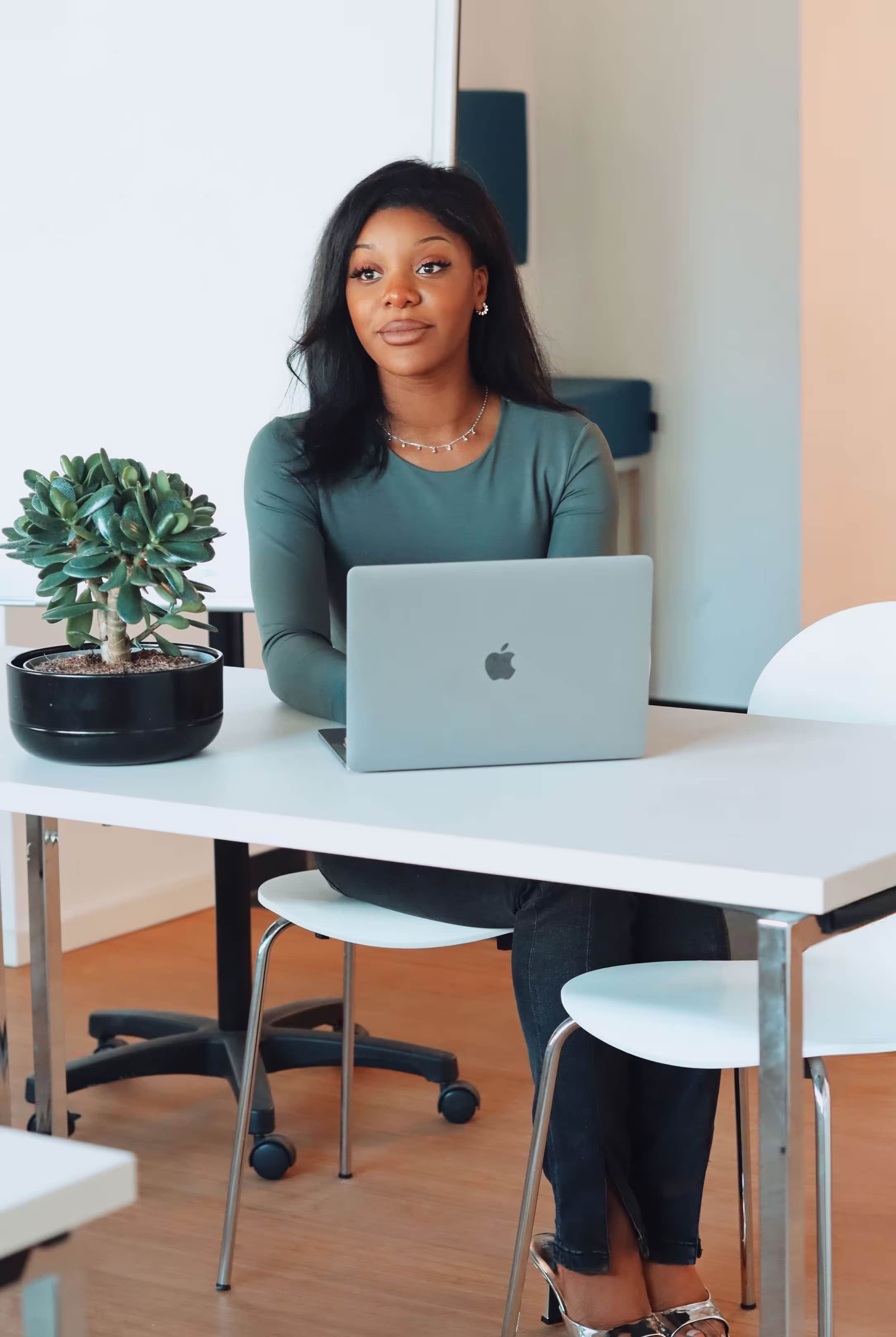 Charlène Mamba – Webdesignerin für High-End Beauty- und Ästhetikmarken