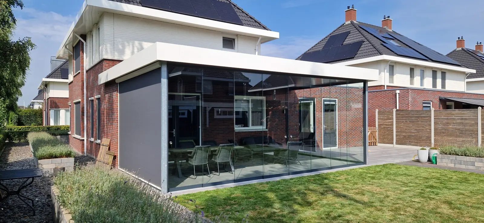 Overkapping met glazen schuifpui in Meppel