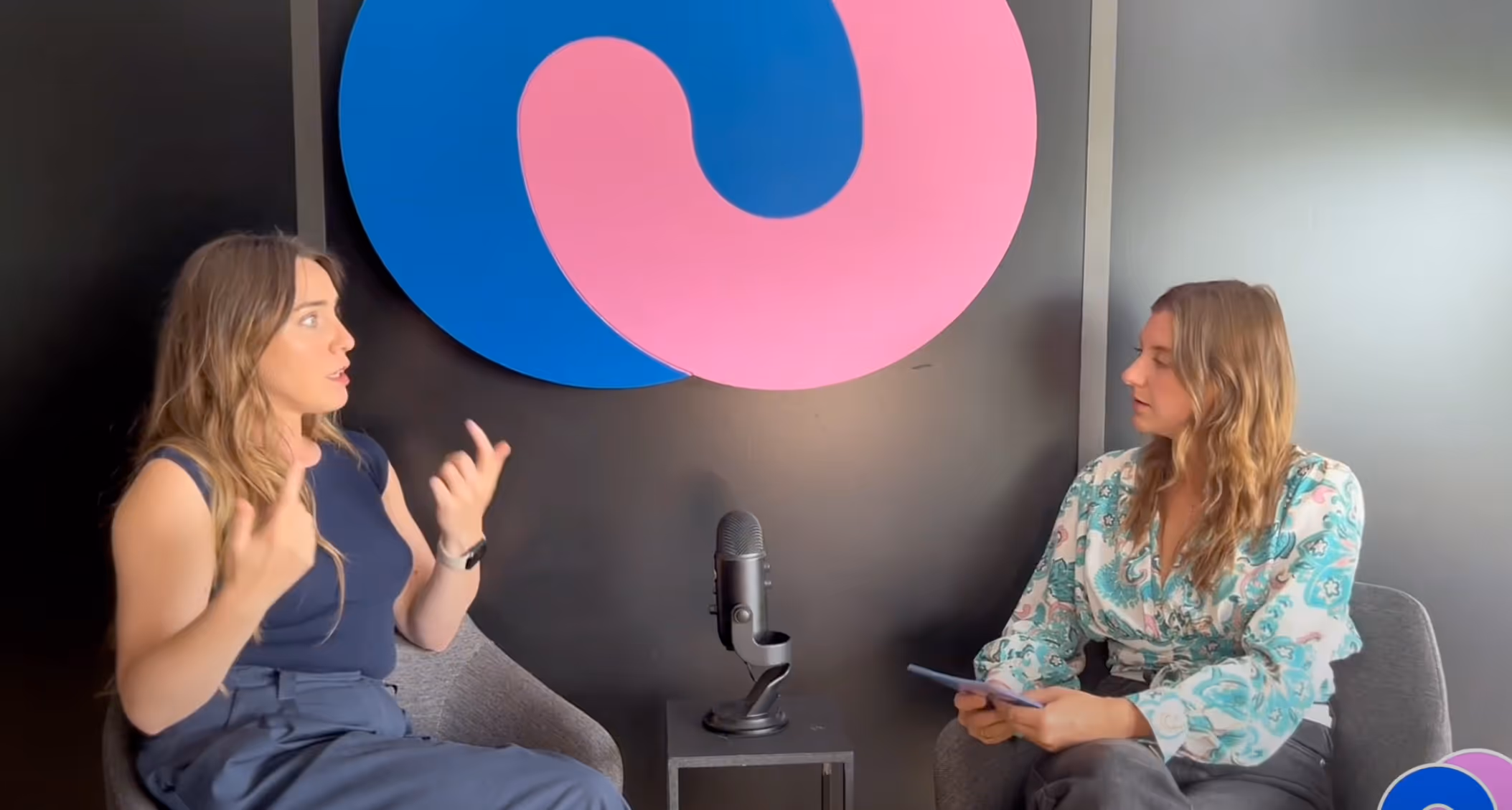 evodie et marine enregistre un podcast pour tkcare
