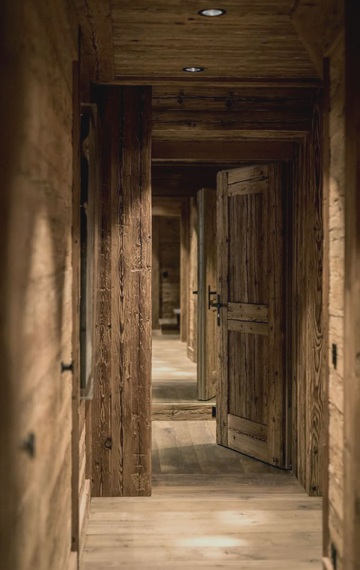 Chalet de montagne rénové et terminé. Menuiserie ancienne