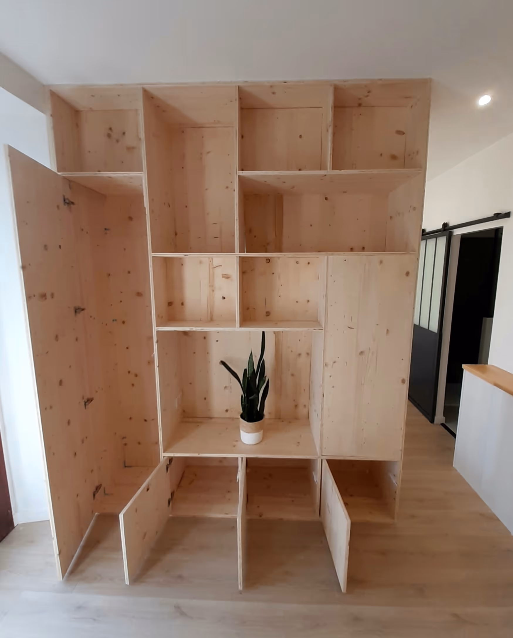 Etagère et mobilier réalisés par Aravis Menuiserie