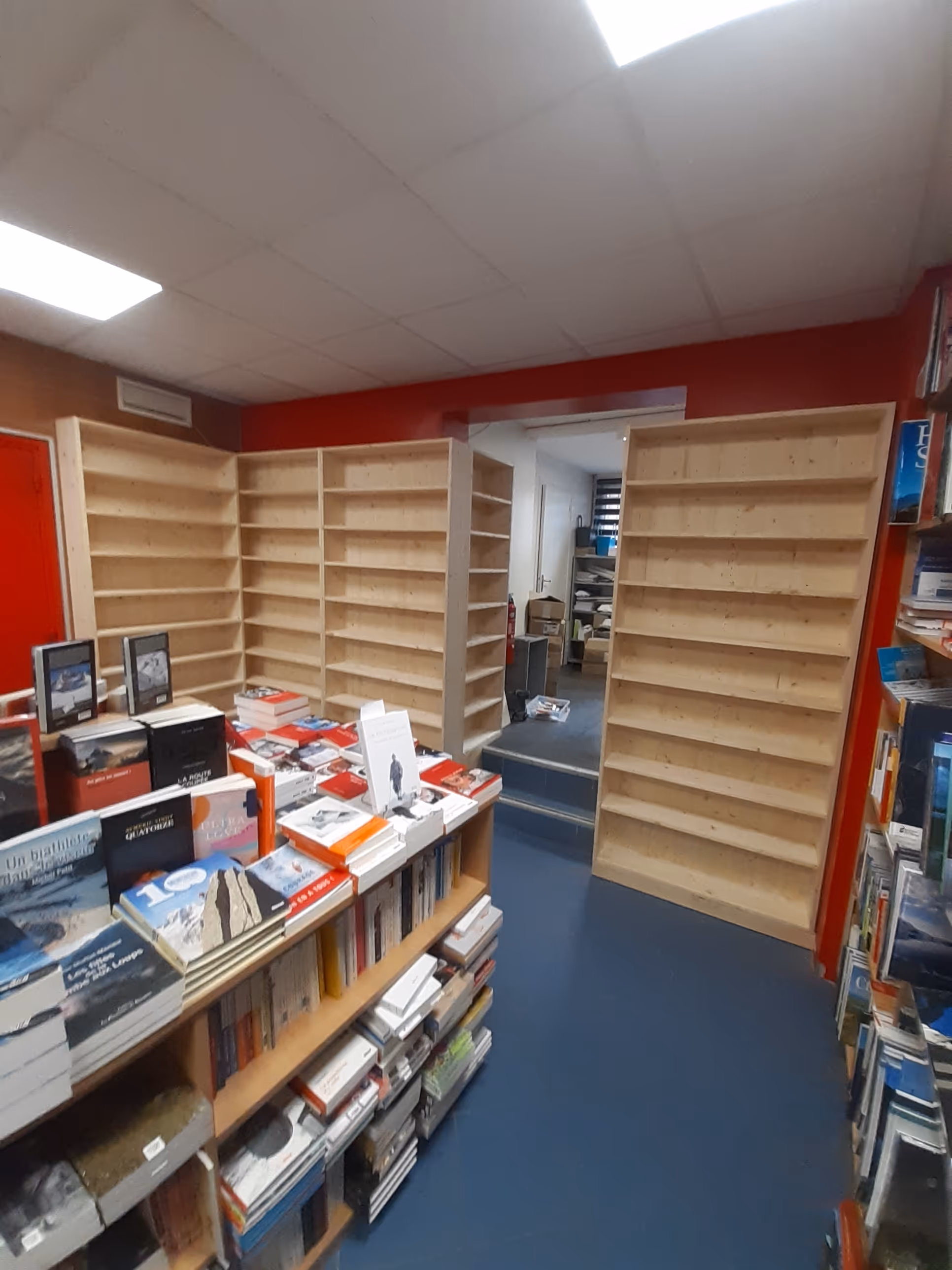 Bibliothèque réalisée par Aravis Menuiserie