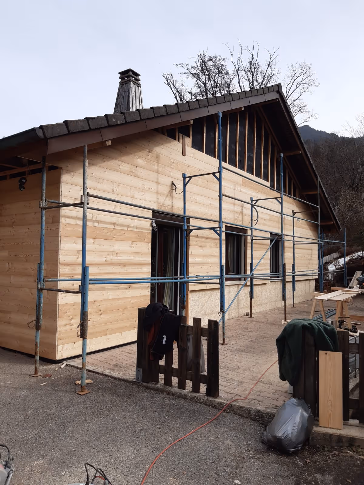 Rénovation de façace réalisé par Aravis Menuiserie