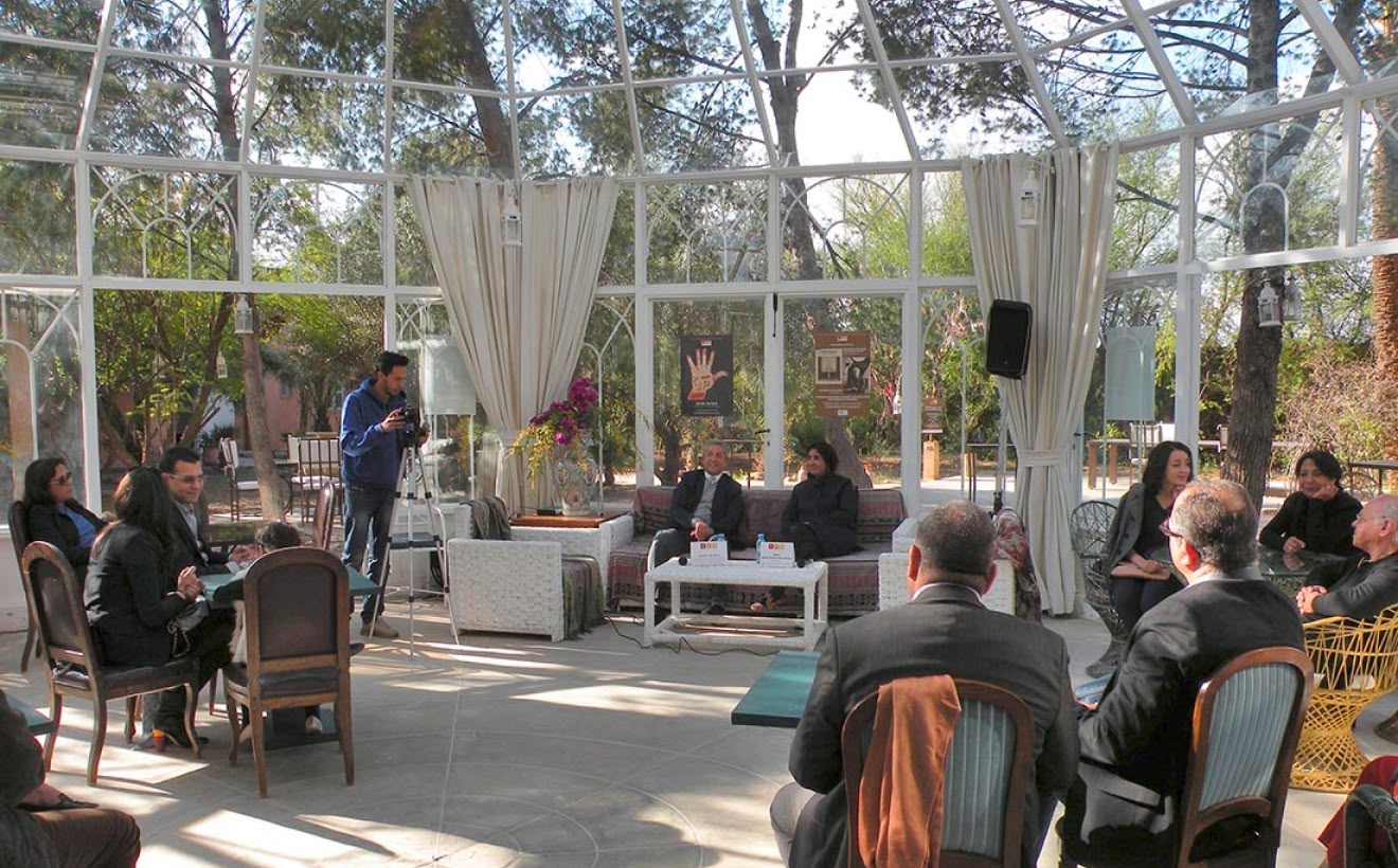 Signature des livres sur Farid Belkahia