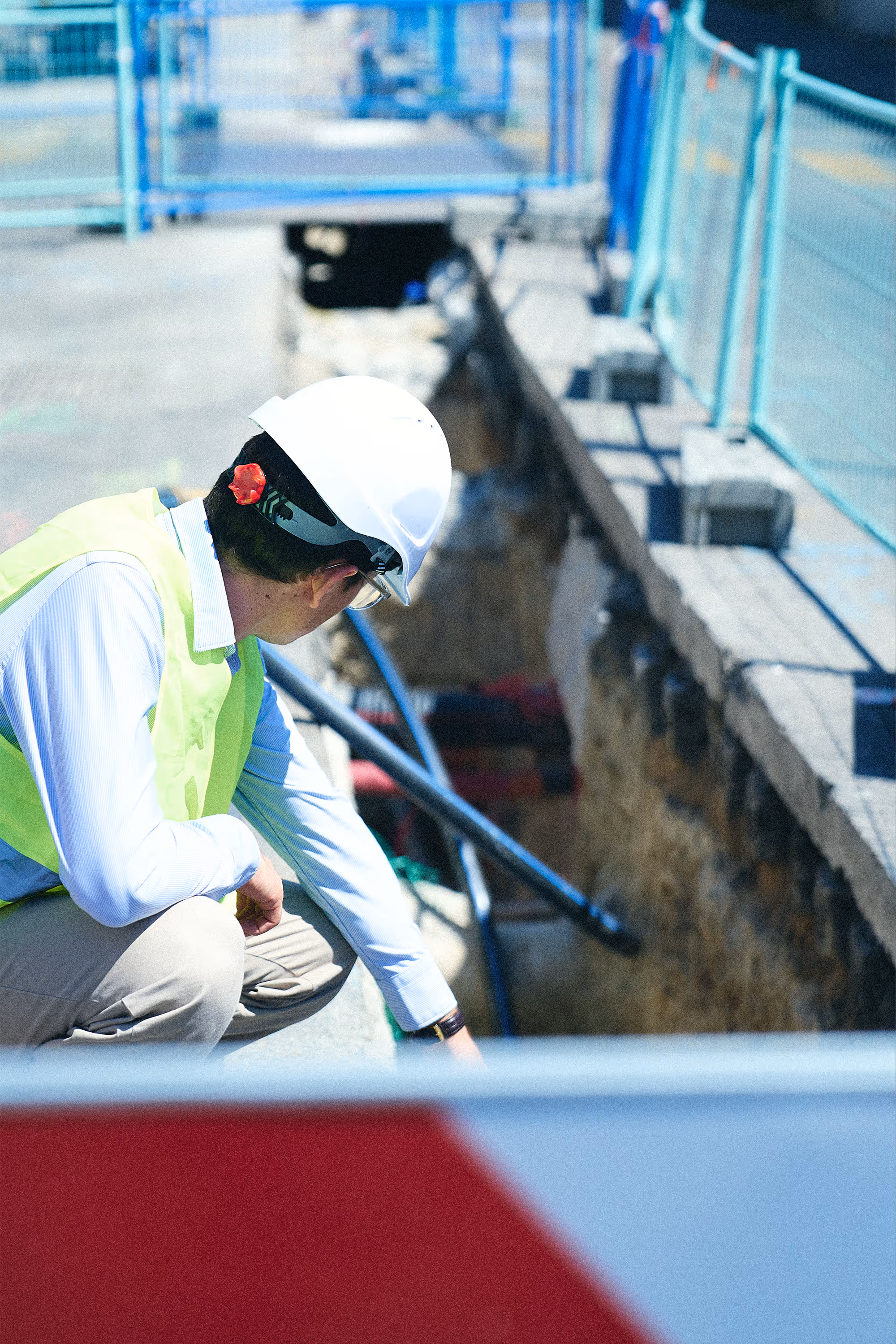 Expert Galpha réalisant un audit de sûreté en entreprise