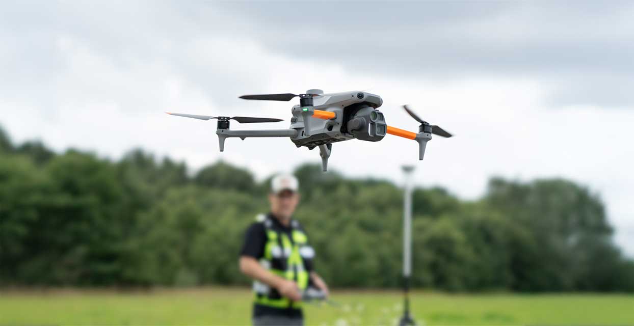 Ein Drohnenpilot im Einsatz
