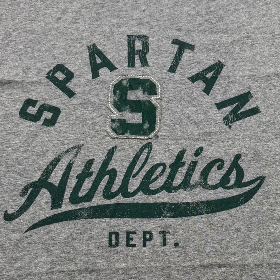 Simple black and white icon of a dog in a sitting position.