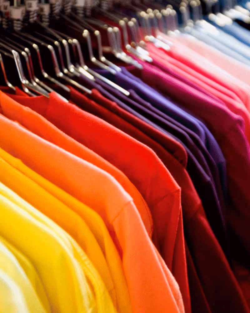 Large white spools of thread or yarn with red centers arranged closely together.