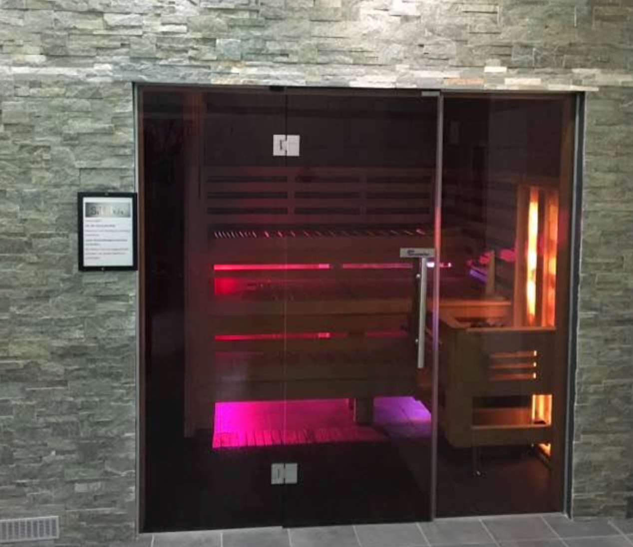 Sauna – ruhige Atmosphäre mit warmem Licht