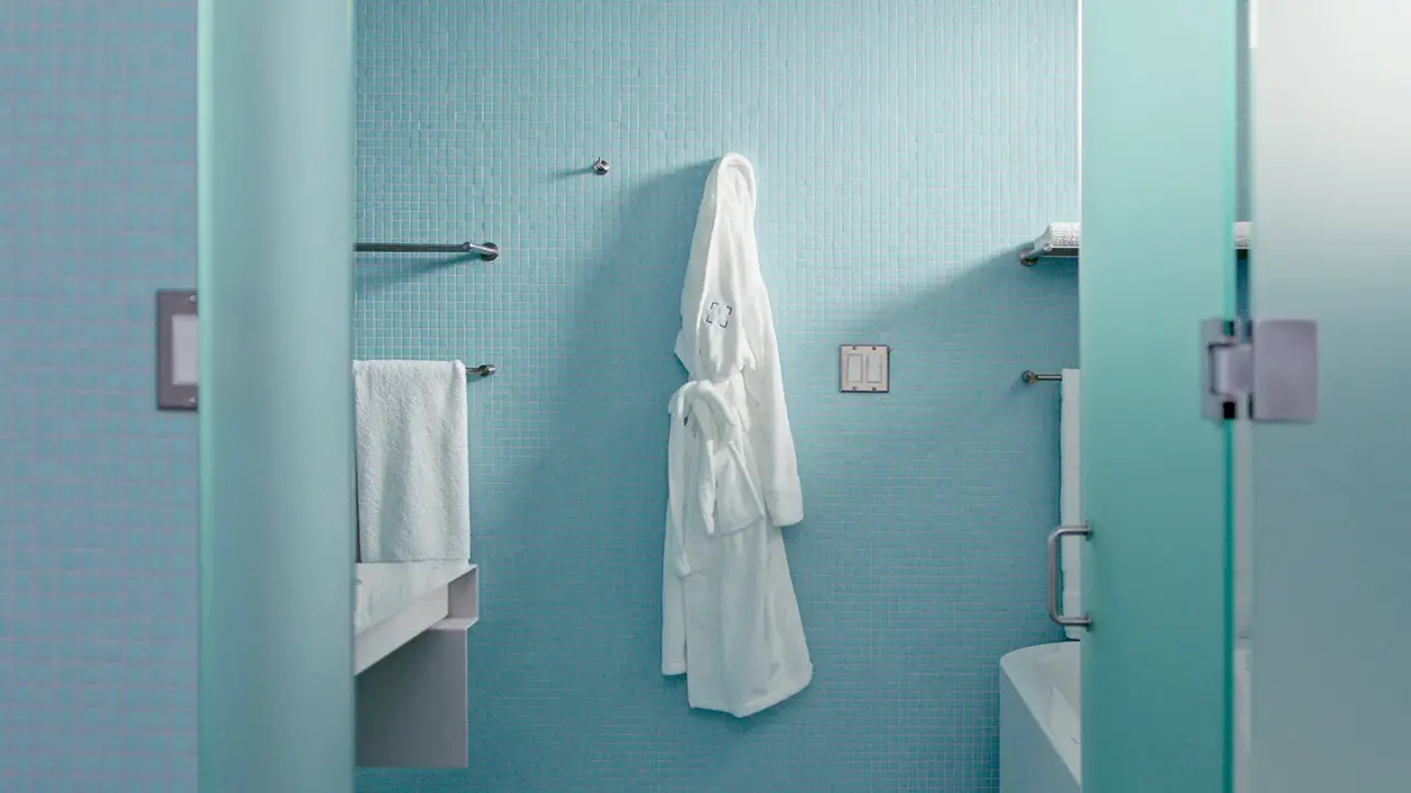 Frame Treehouse Suite A Bathroom