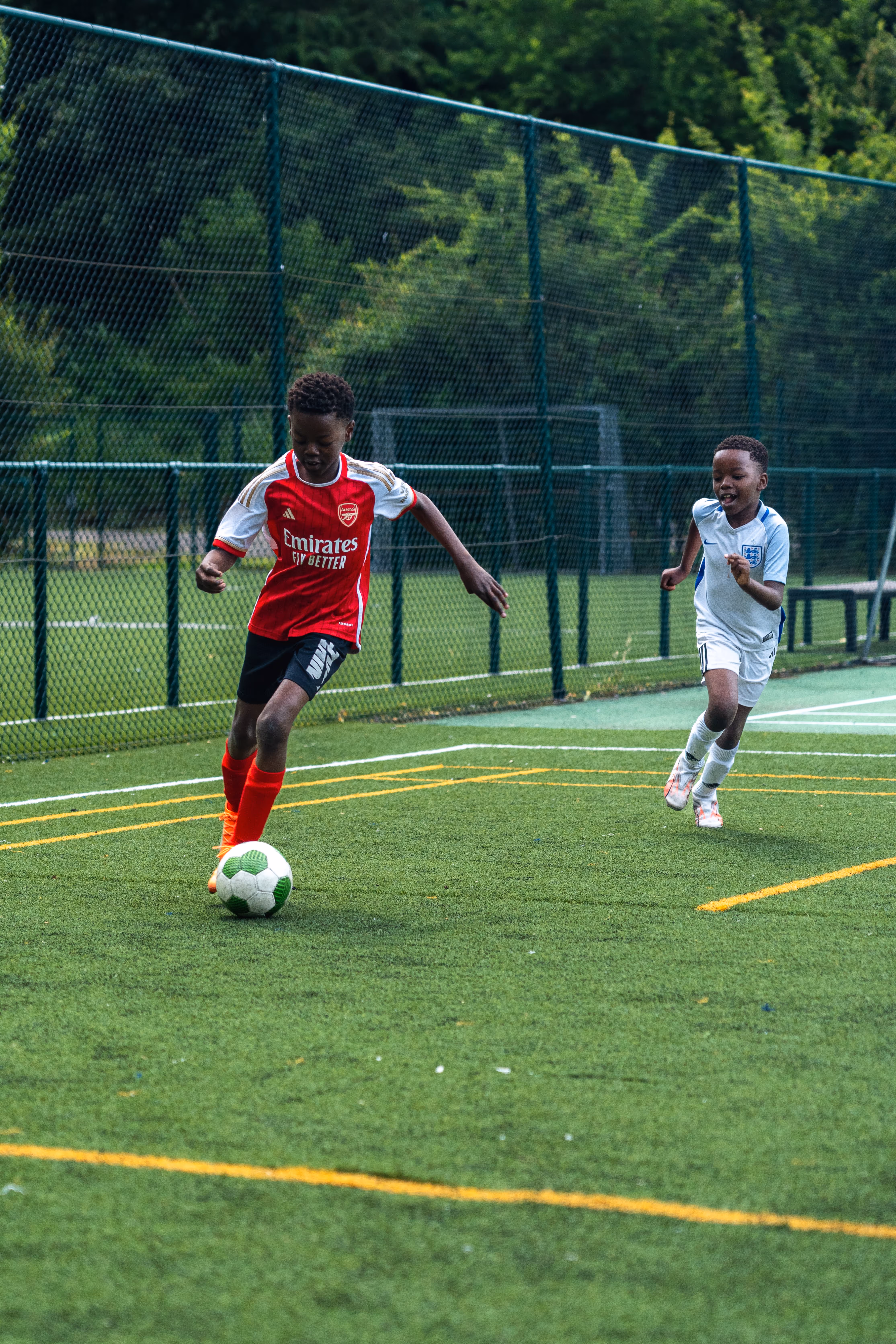 deuxxxx enfants courent entrainement terrain football woluwe saint pierre woluwe saint lambert