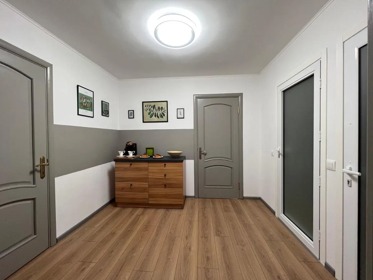 Галерея GREEN HOUSE HOSTEL