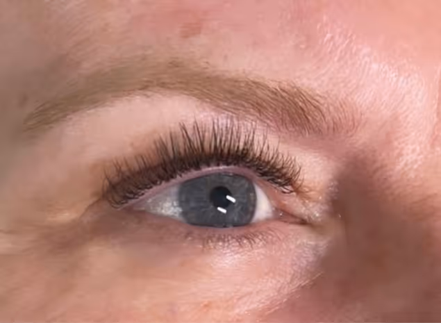Close-up of an eye with beautifully enhanced lashes, showcasing personalized beauty treatments at Natural Beauty by Helen in Twickenham.