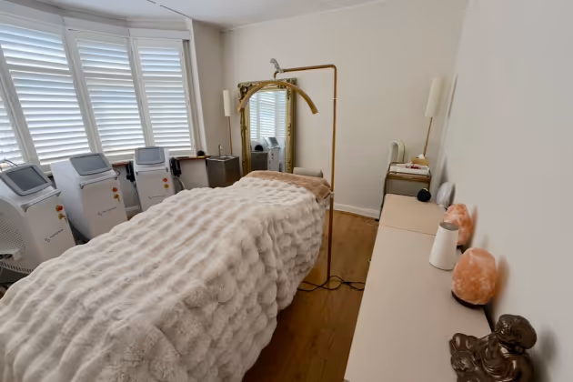 Relaxing beauty treatment room at Natural Beauty by Helen, offering skin care, body sculpting, and holistic therapies in Twickenham.