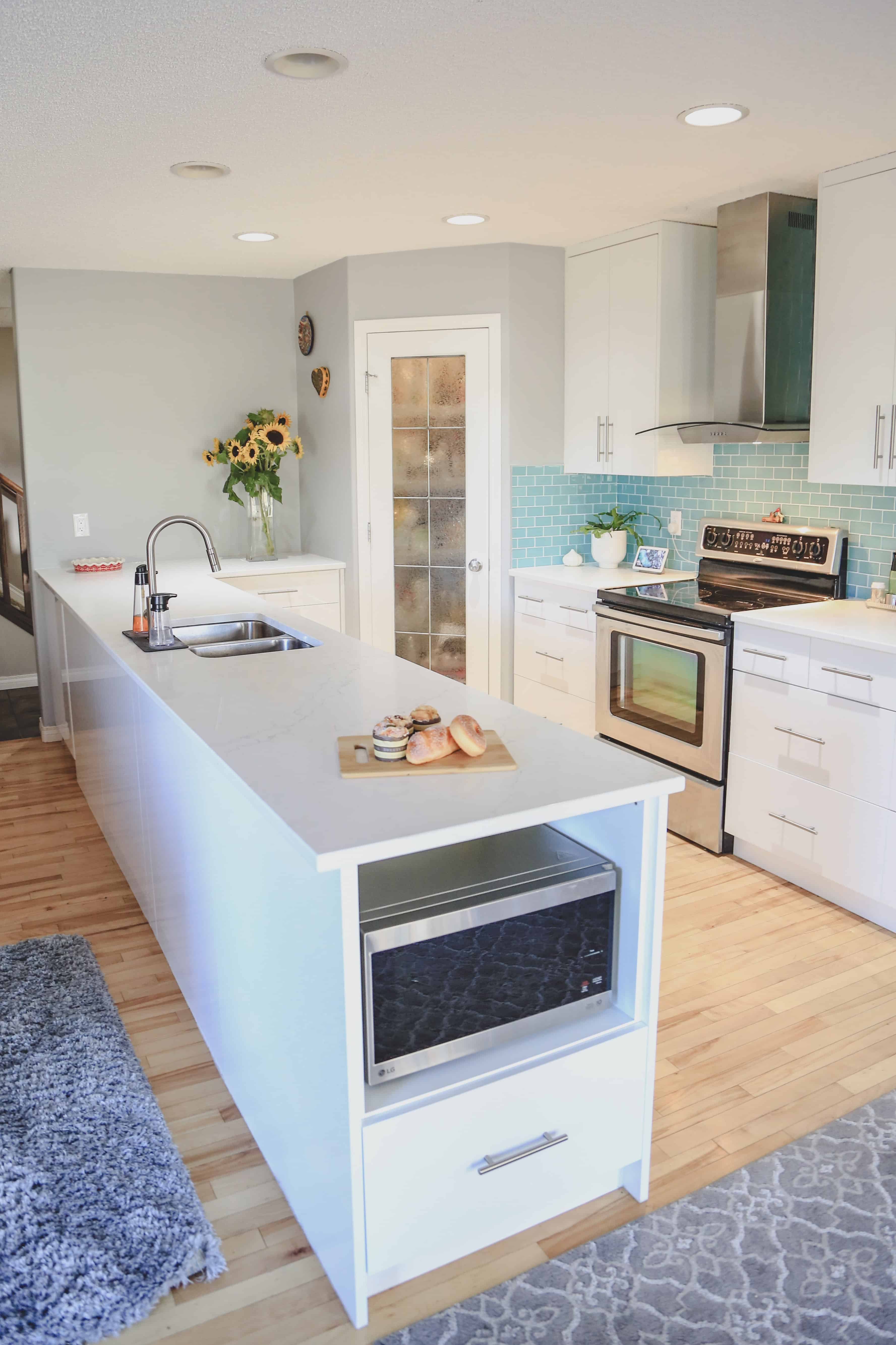 White kitchen cabinets