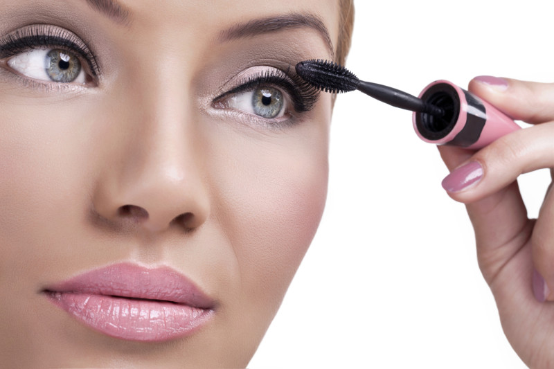 Study shows makeup migration into eye