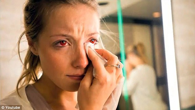 Colored contact lenses without a prescription: do you know the risks?