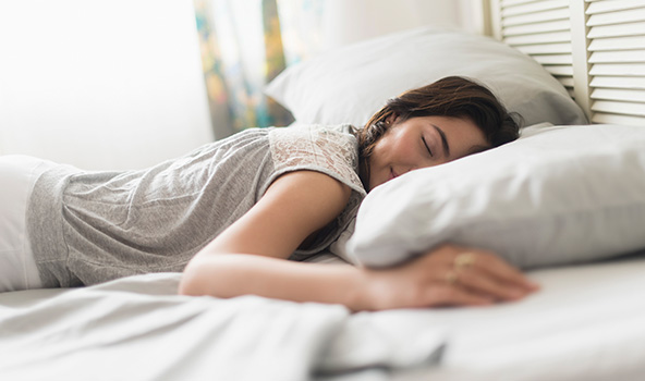 What really happens when you sleep in your contact lenses?