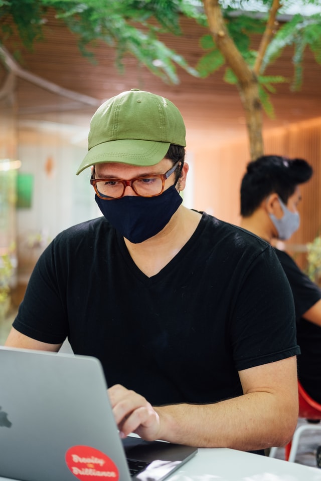 Contact Lenses as an Alternative for Mask-Induced Foggy Lenses