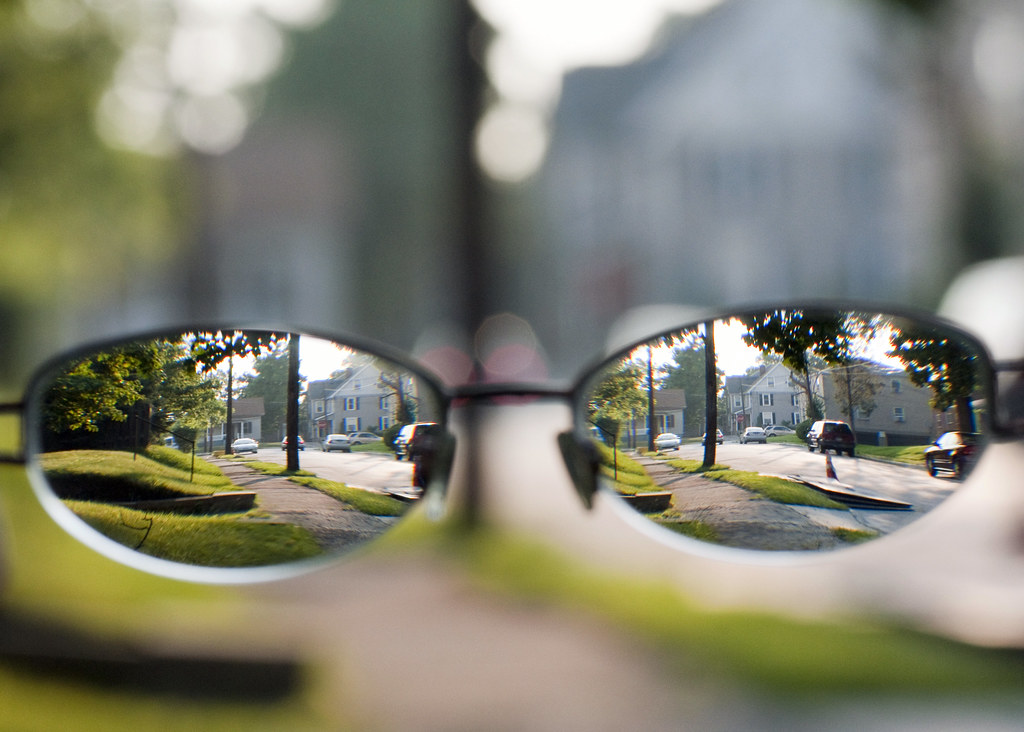 What is The Difference Between Nearsightedness vs. Farsightedness?