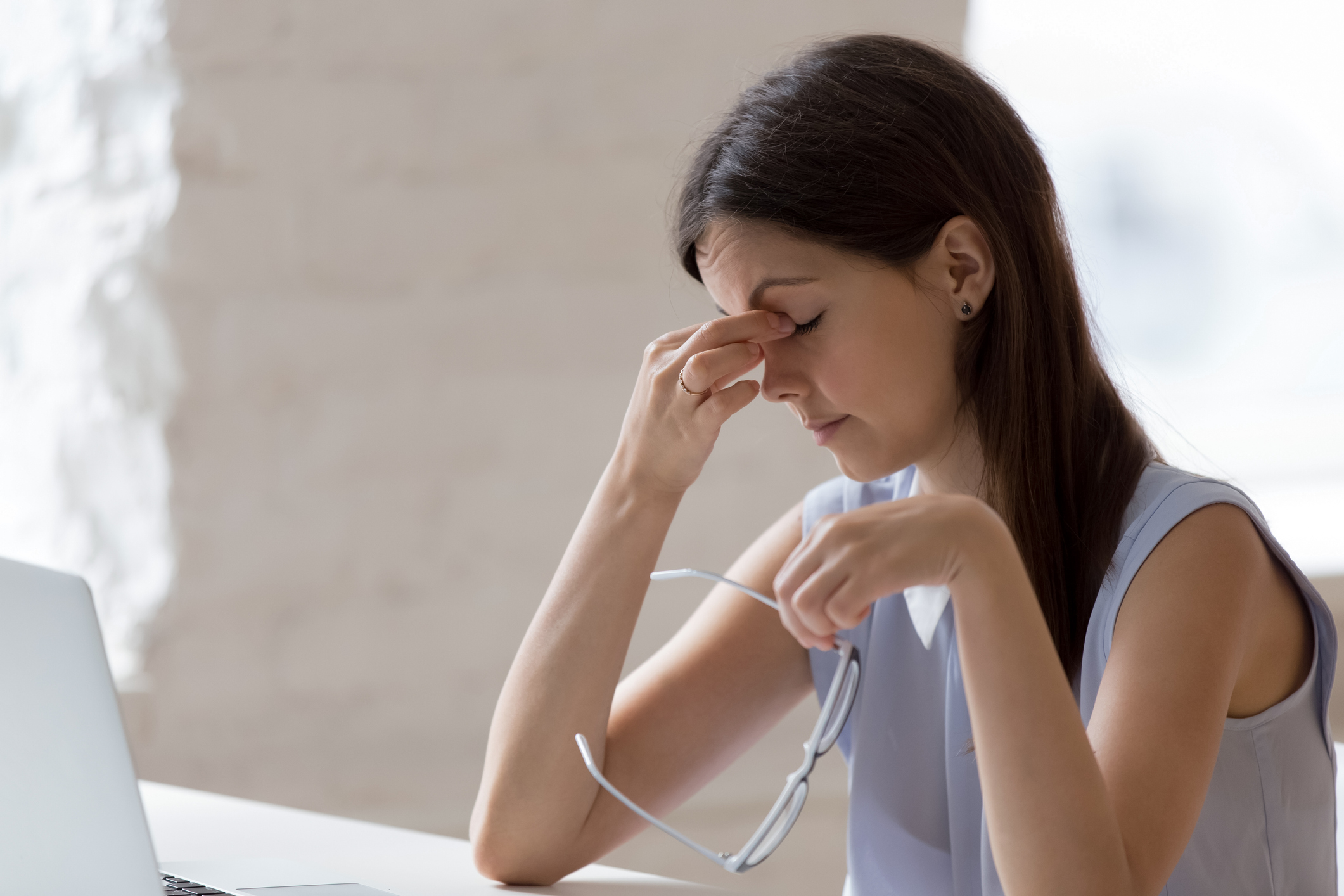 Is There a Link Between Dry Eye Syndrome and Hormonal Changes in Women?