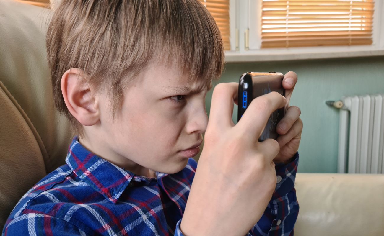 Myopia Control in the Digital Age: Strategies for Reducing Screen-Induced Myopia