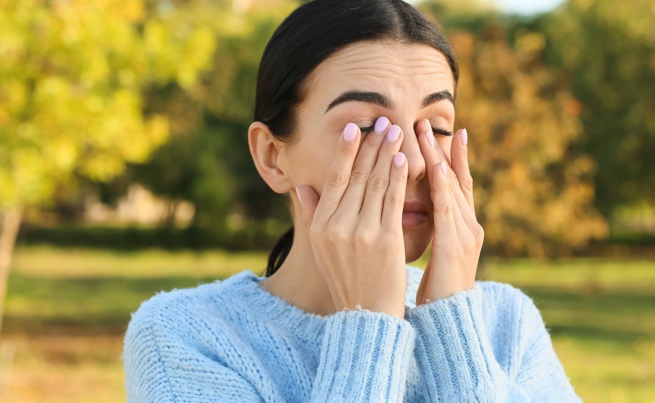 How Allergies Affect Contact Lens Comfort (and What We Do Differently)