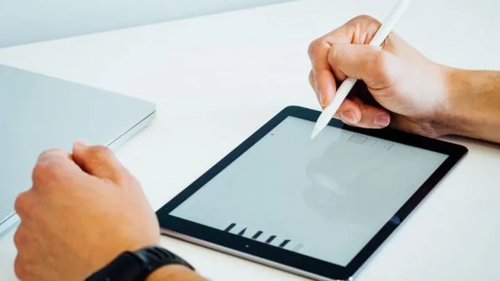 Can I sign documents on an iPad