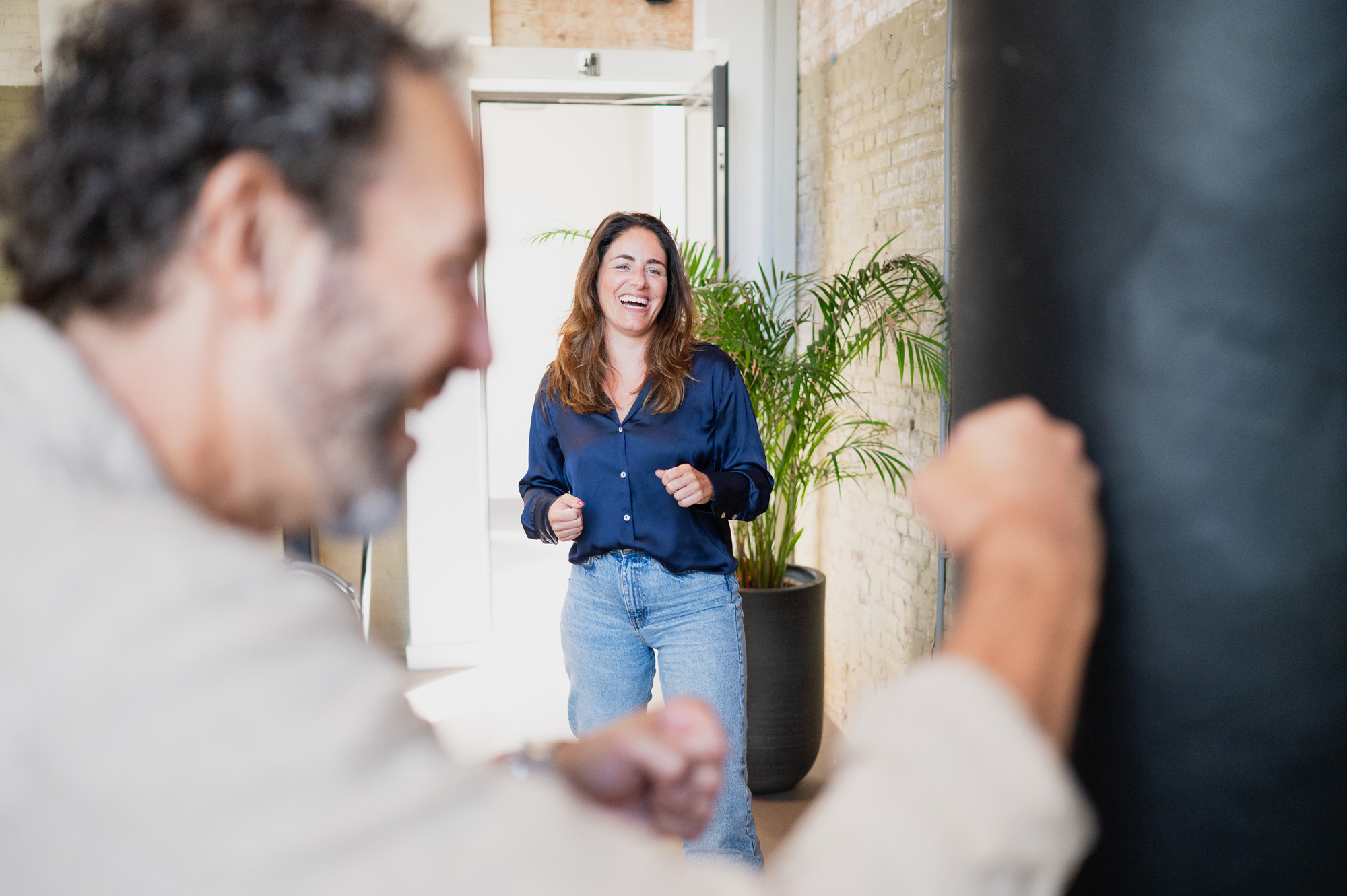 Professional volgt een programma waarbij hij fysiek wordt uitgedaagd voor een betere balans van lichaam en geest, door zijn 'blokkades' letterlijk van zich af te slaan. In bijzijn van een Qube coach.