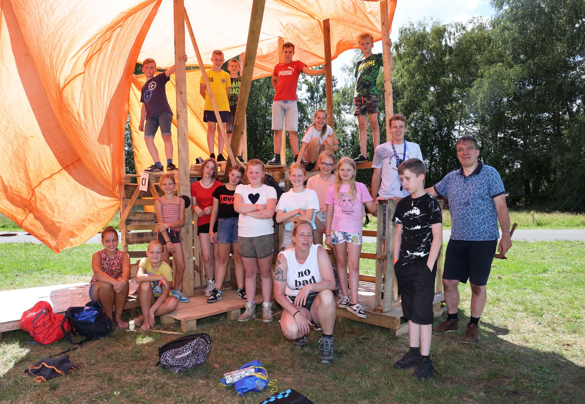 Groepsfoto van kinderen en leiding in een C-groep