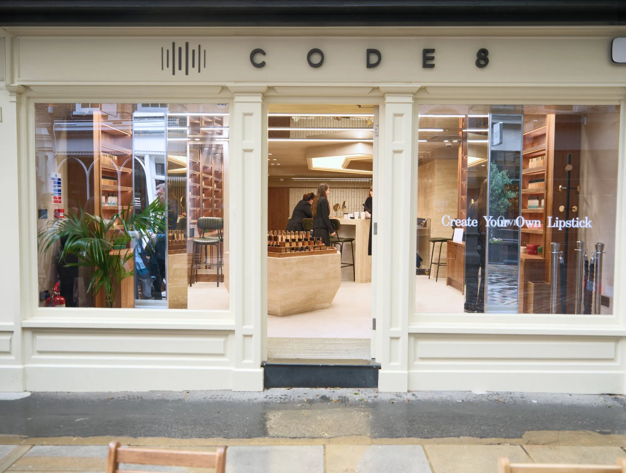 Monmouth Street retail shopfront, Covent Garden