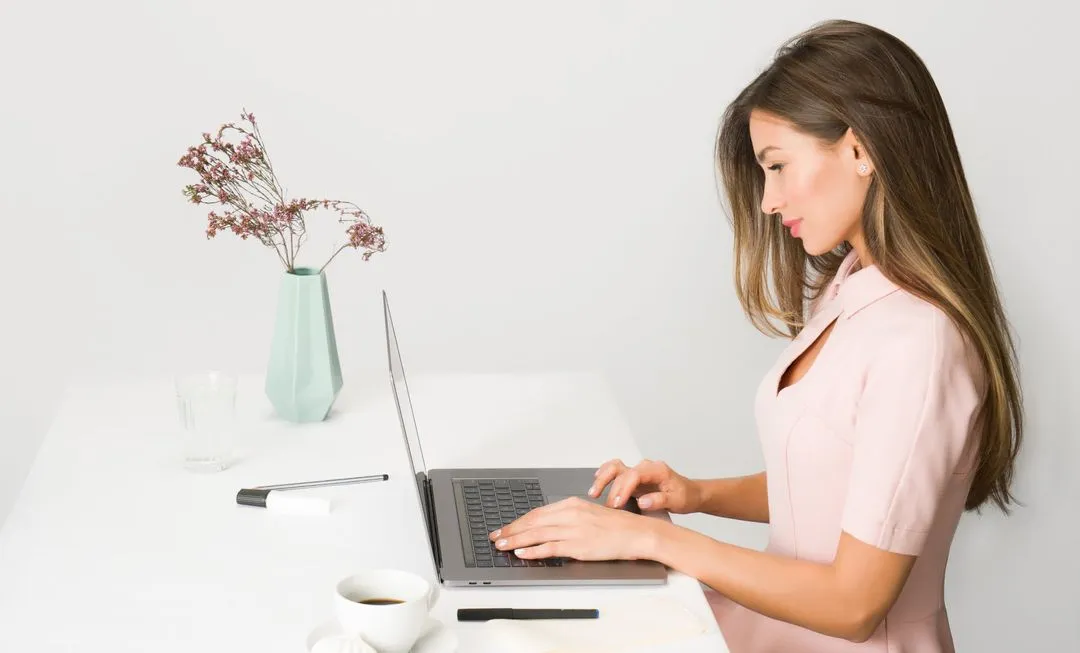 Woman with computer
