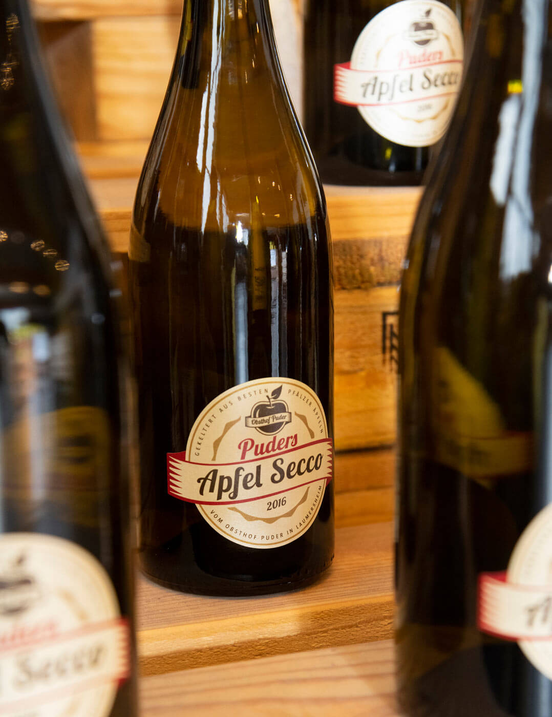Flaschen mit Apfelsecco des Obsthof Puder