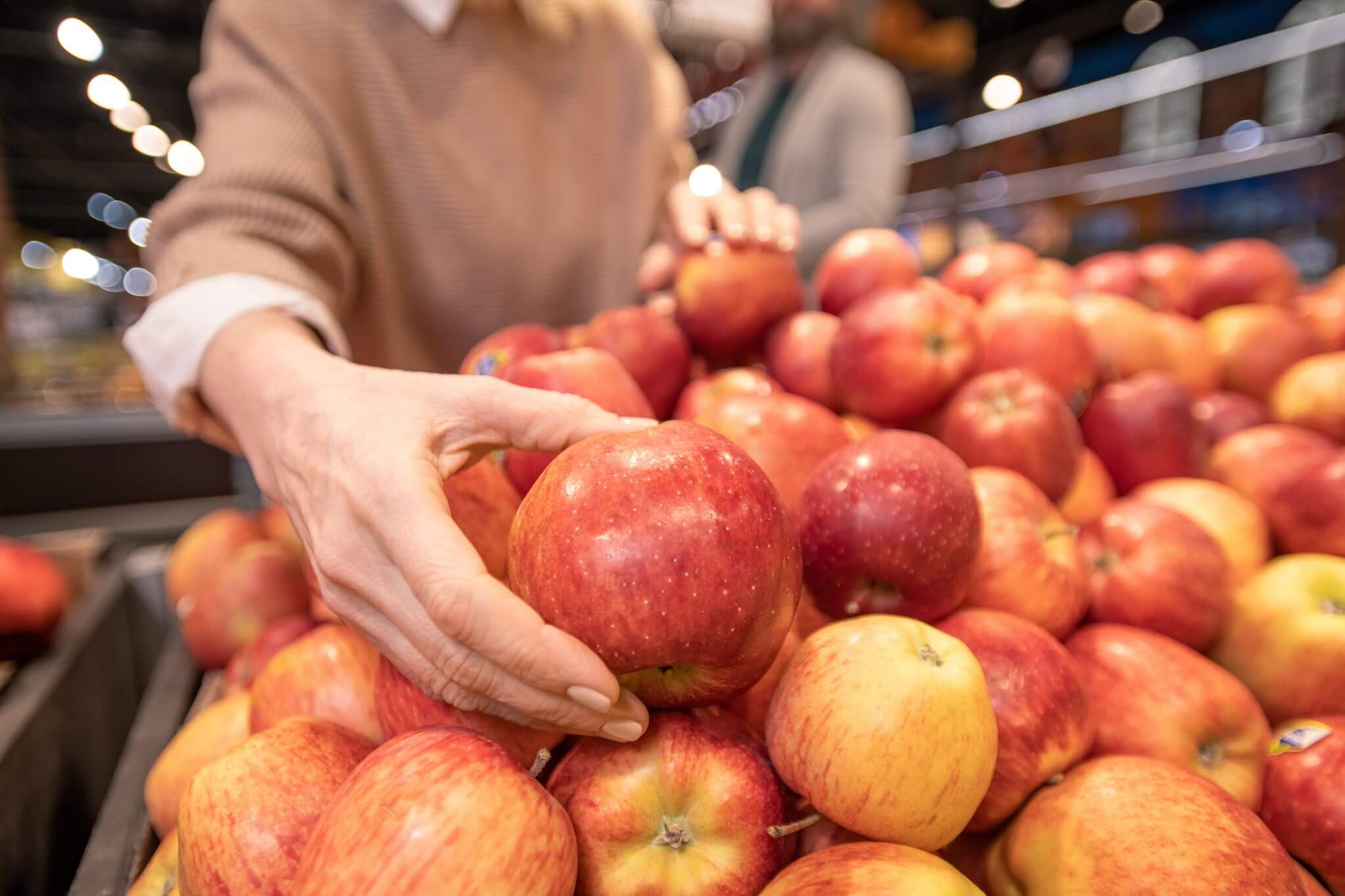 Äpfel im Markt vom Obsthof Puder