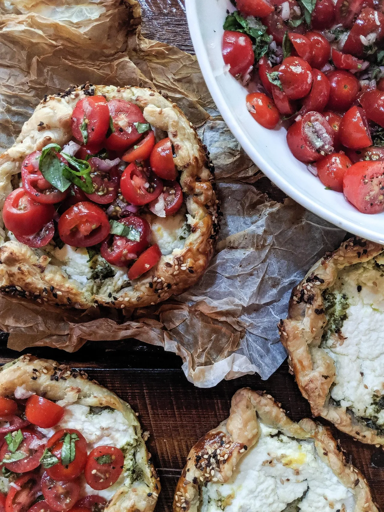 Tarte à la tomate, pesto & ricotta