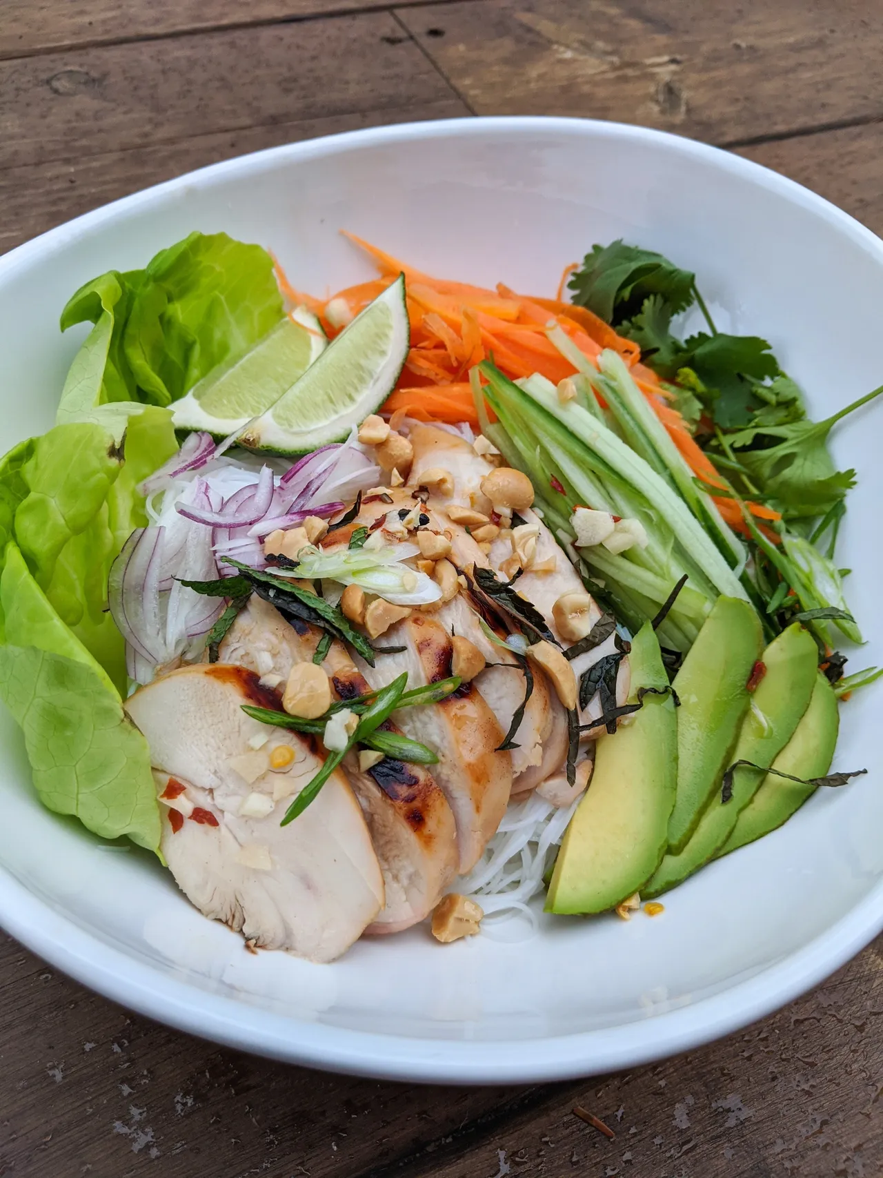 Bol de poulet grillé à l'asiatique