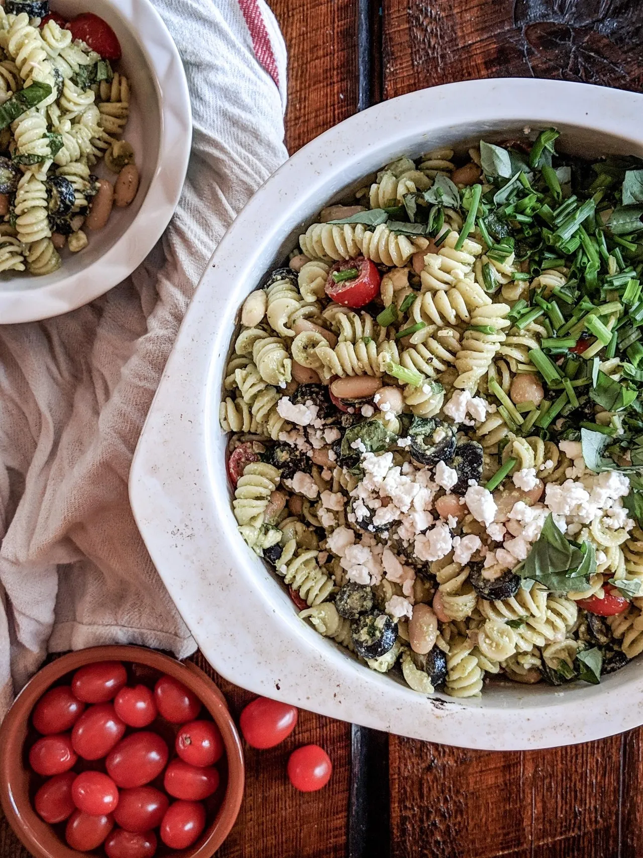 Salade de pâtes au pesto, tomates & olives