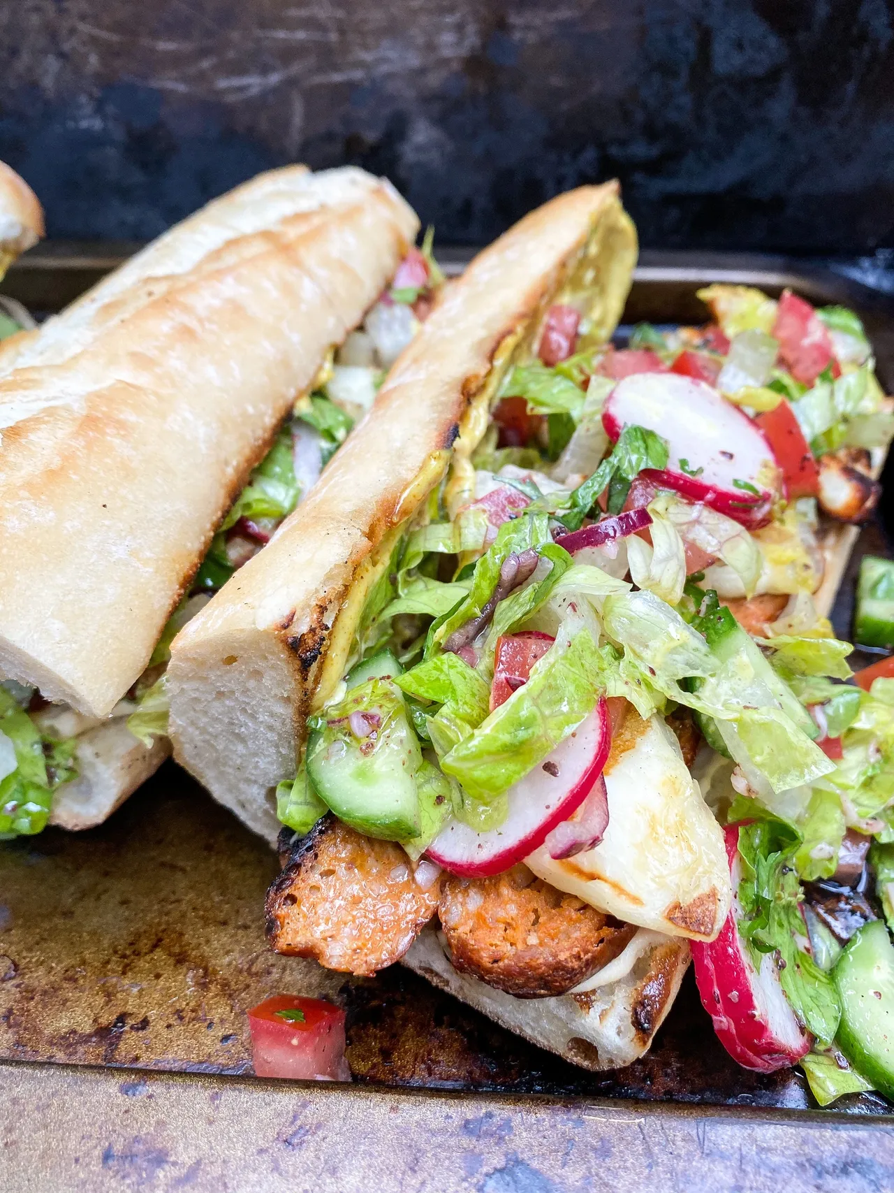 Hot dog fattouche, merguez & halloumi