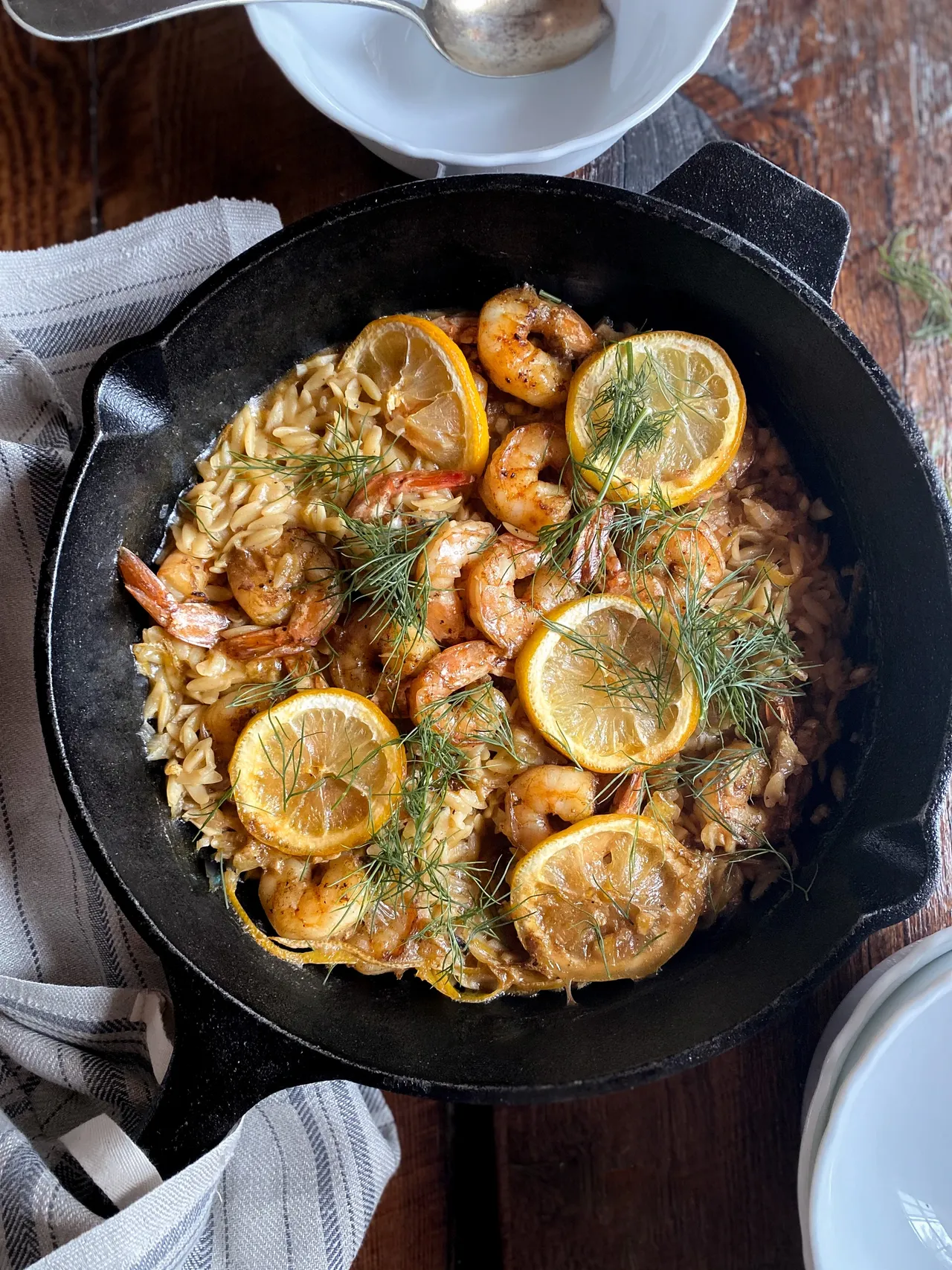 Casserole d’orzo aux crevettes, ail et citron
