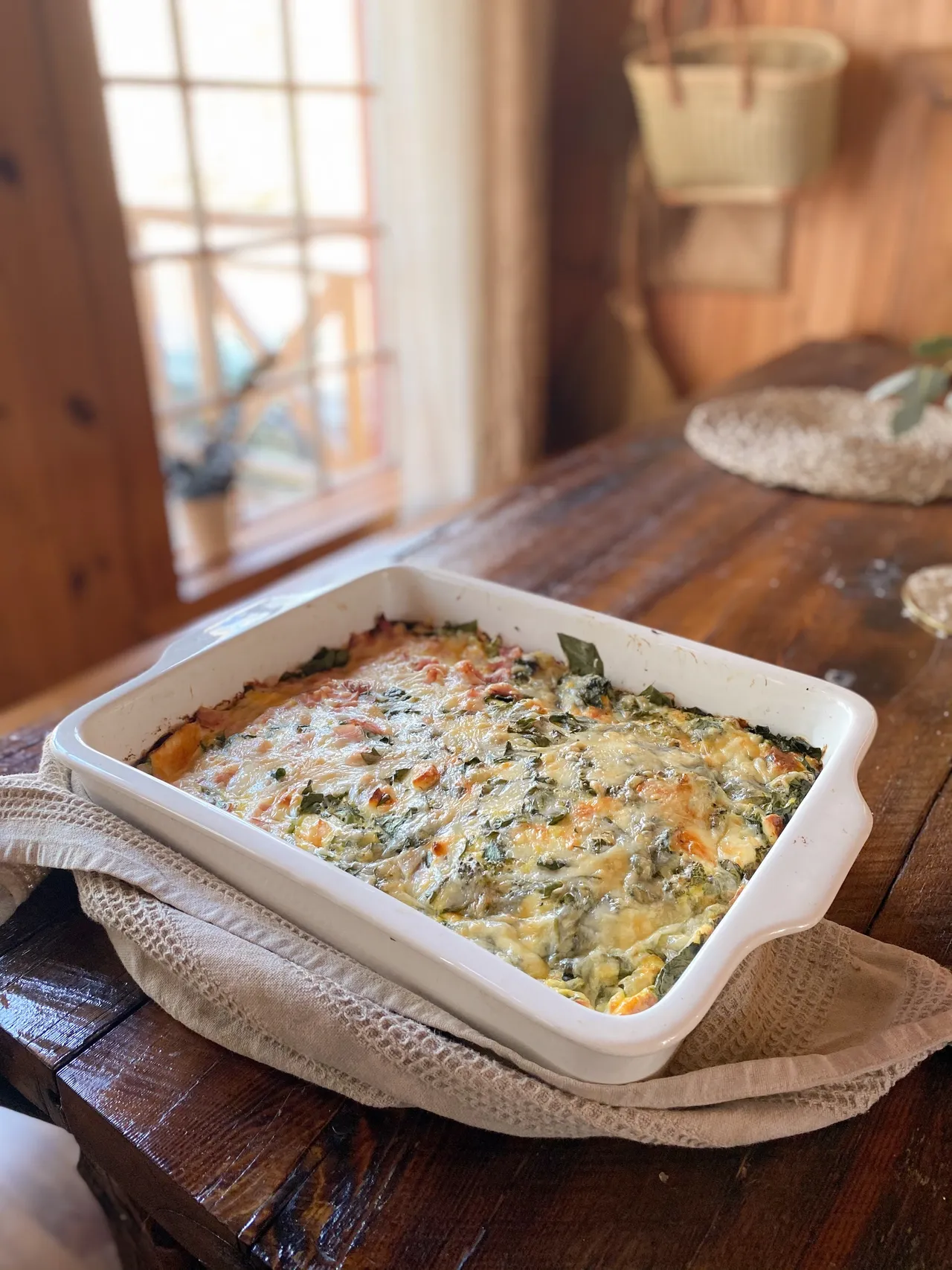  Casserole d'omelette au brocoli, épinards et fromage en grains