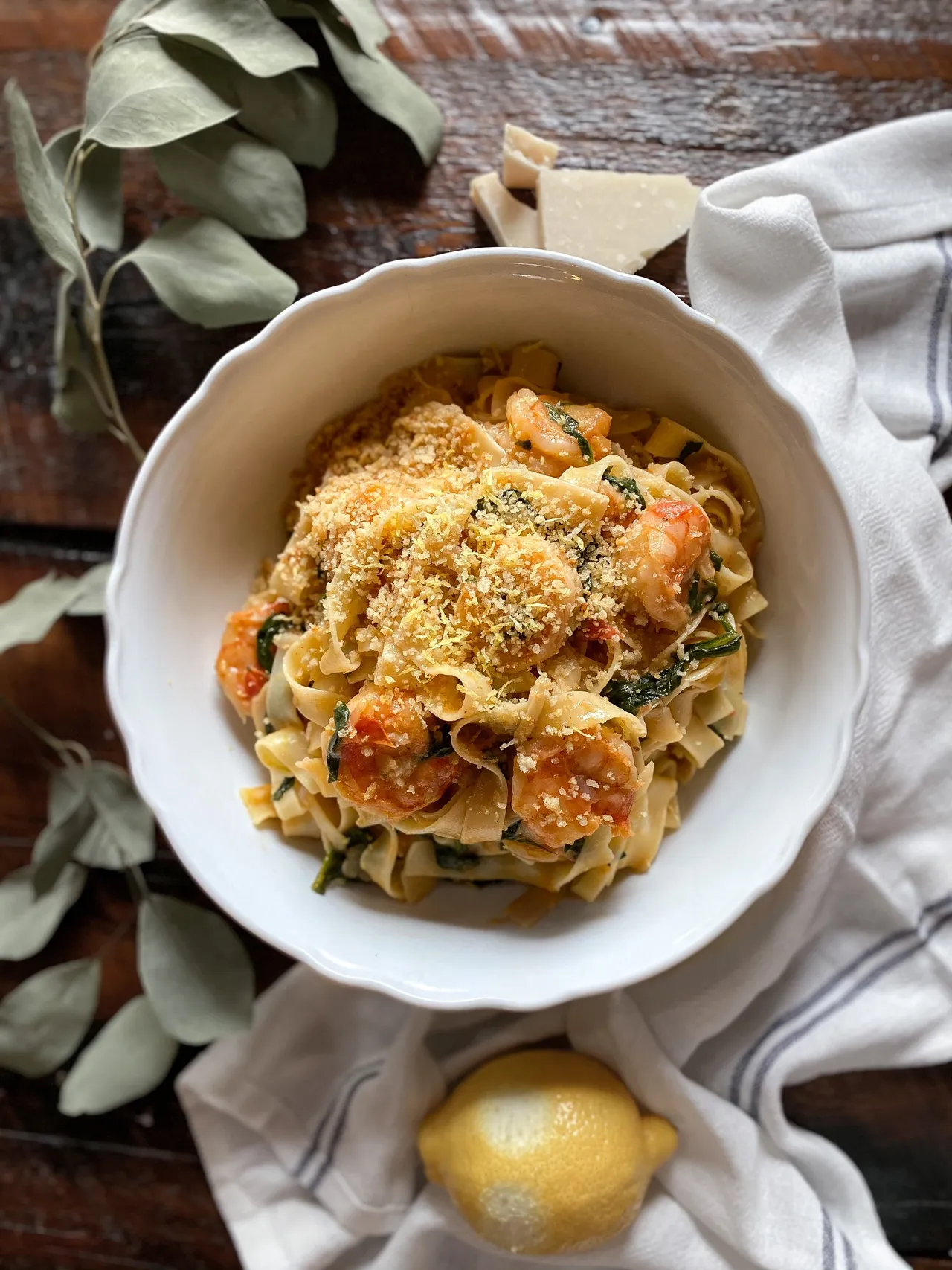 Pappardelles aux crevettes, tomates et épinards
